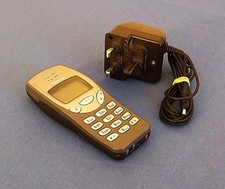 NOKIA 3210 MOBILE PHONE